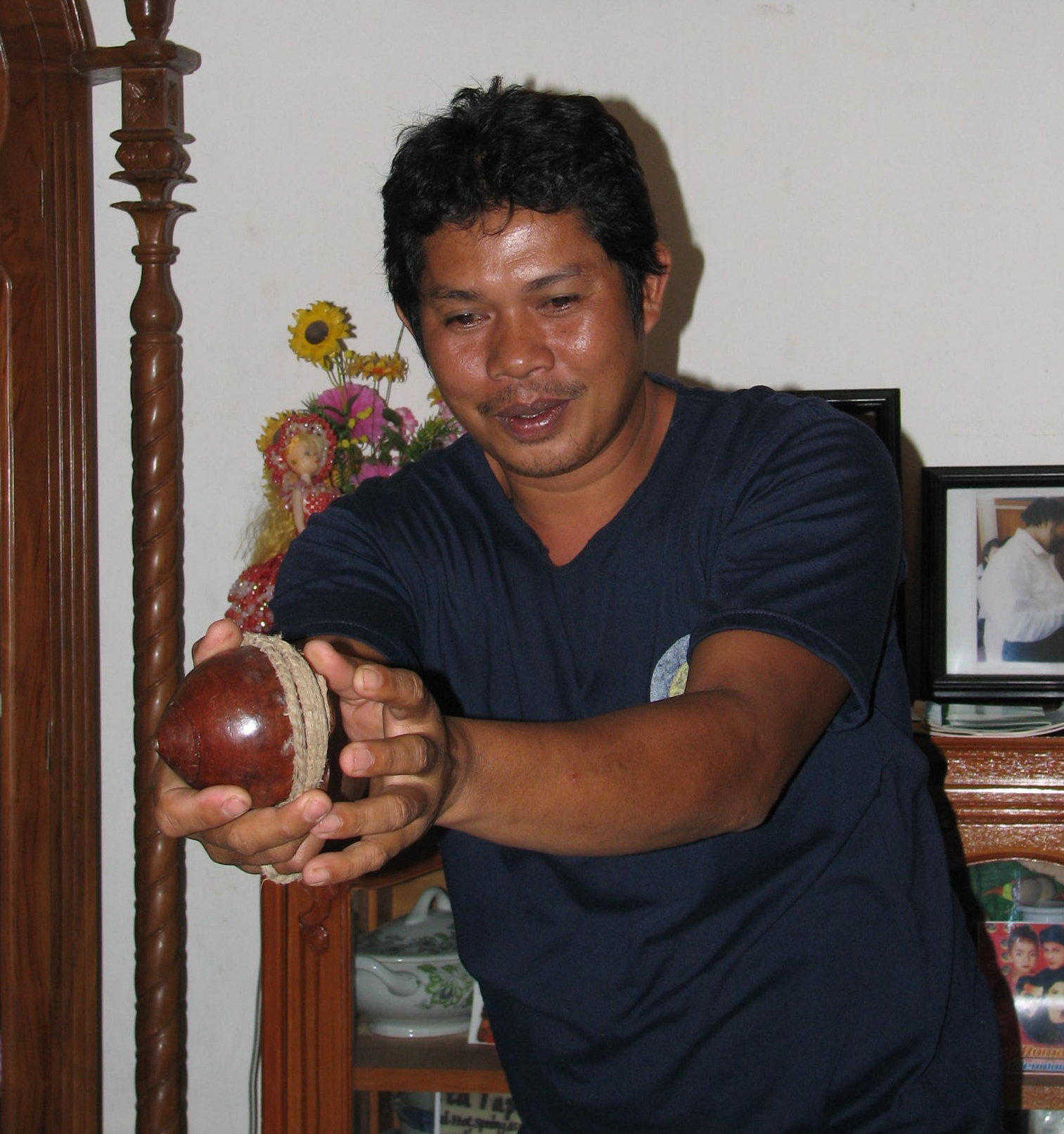 インドネシア・リアウ諸島州タンジュンピナンの伝統コマ-