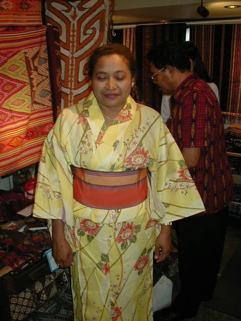インドネシア・アロール島の伝統イカット(2002年優勝作品)-