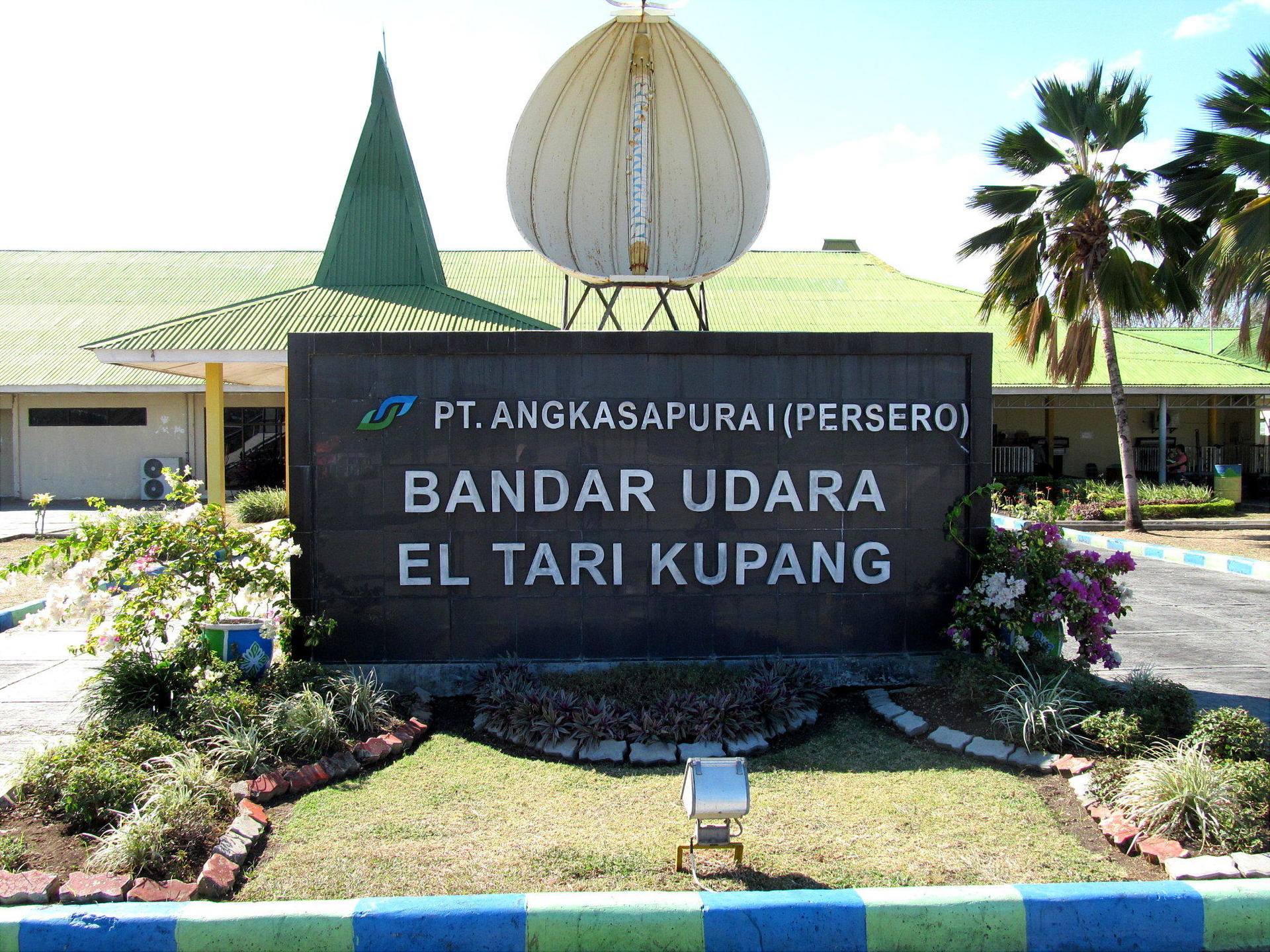 Kupang from the Air 上空から見たNTT州都クパン: インドネシア文化宮